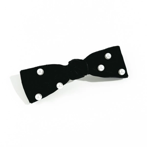 Elegant black velvet bow hair clip with handmade pearls for a vintage french style