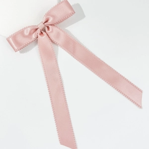 Barrette à cheveux rose satiné avec long ruban et dentelle festonnée élégante