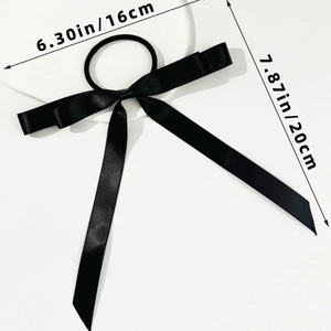 Dettaglio dell'elastico per capelli con fiocco nero con misure di 16 cm per 20 cm