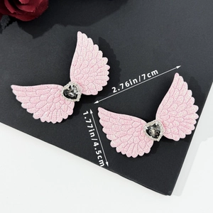 Detailed dimensions of pink glitter angel wing hair clips with rhinestone heart