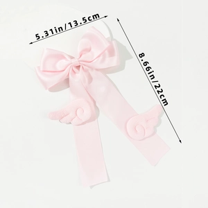Detailansicht der rosa Seifenschleife mit Engelsflügeln und Größenangaben in cm
