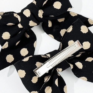 Detailed back view of polka dot bow hair clip with silver metal alligator grip