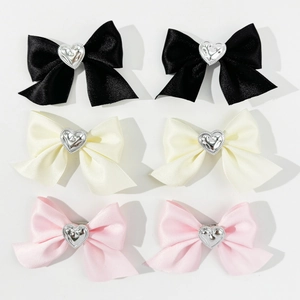 Set da 6 fermagli per capelli a fiocco in raso con cuori d'argento, nero, crema e rosa