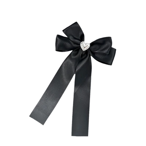 Pince à cheveux élégante en satin noir avec nœud papillon et pendentif cœur vintage