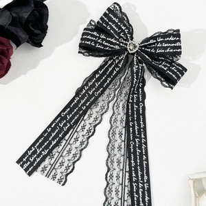 Barrette à cheveux gothique en dentelle noire avec cœur en strass et lettrage d'art