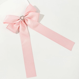 Barrette à cheveux élégante en ruban de soie rose avec cœur en strass argenté brillant