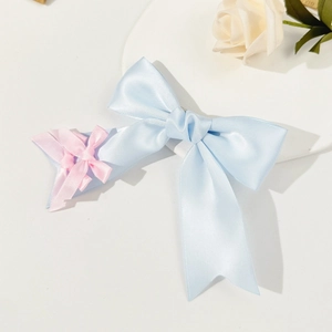 Eleganter zweilagiger Schleifen-Haarclip aus hellblauem und rosa Satin für Damen