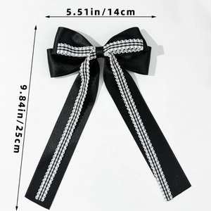 Détail d'une barrette à nœud en satin noir avec dentelle et dimensions indiquées