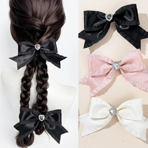 Fermagli per capelli a fiocco in raso con strass a cuore in nero, rosa e bianco