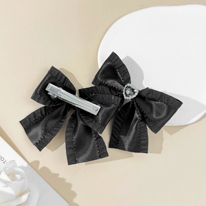 Set süße schwarze Satin-Schleifen-Haarspangen mit Strassherzen und Metall-Entenschnabelclips