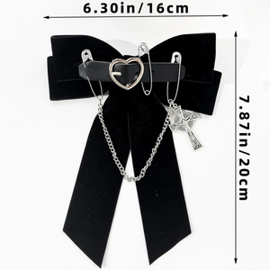 Détails du nœud à cheveux en velours noir gothique avec croix et épingles de sûreté argentées