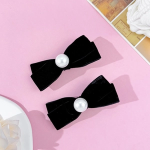 Elegant velvet bow hair clips with white pearls in a French retro style for women