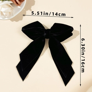 Detailed size specifications for a large black velvet bow hair clip 14cm by 16cm