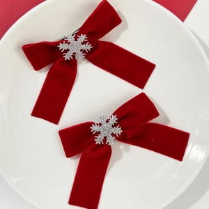 Barrettes à cheveux en velours rouge avec flocons argentés pour Noël