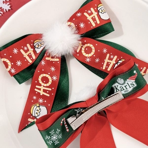 Détails de barrettes de Noël avec motifs festifs, pompons blancs et pinces crocodiles en métal