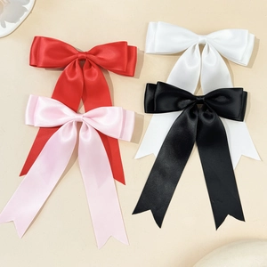 Barrettes à nœud en satin élégantes avec de longs rubans en rouge rose blanc et noir