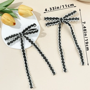 Noeuds à cheveux en dentelle avec longs rubans et bords festonnés, 11cm sur 19cm