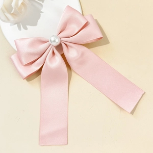 Barrette à cheveux élégante en satin rose avec perle et longs rubans pour femmes