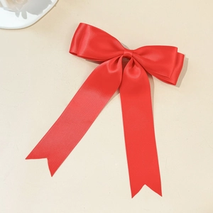 Pince à cheveux élégante avec un grand nœud en satin rouge et rubans fluides