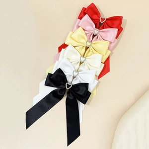 Set di 6 fermagli per capelli in raso colori assortiti con fibbie a cuore strass