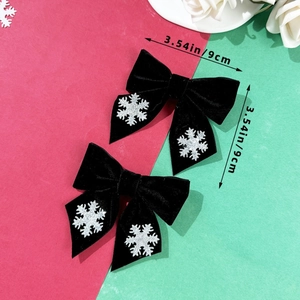 Dettaglio di fermagli per capelli a fiocco in velluto nero con fiocchi di neve, 9 cm