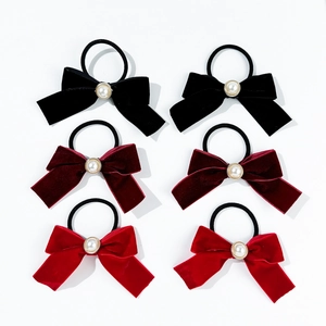 Lot de 6 chouchous nœuds en velours avec perle centrale en noir, bordeaux et rouge vif