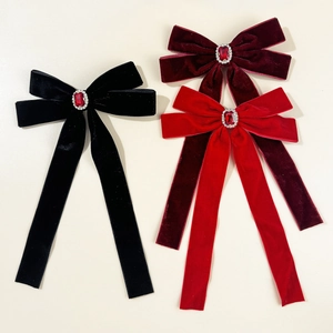 Barrettes à cheveux en velours avec centre en rubis en couleurs noir, bordeaux et rouge