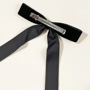 Eleganter schwarzer Samt-Haarclip mit langen Satinbändern und silbernem Metallverschluss