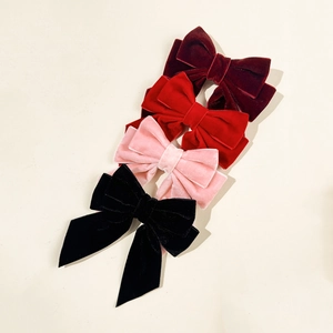 Barrettes à cheveux élégantes en velours rouge et noir pour des coiffures féminines