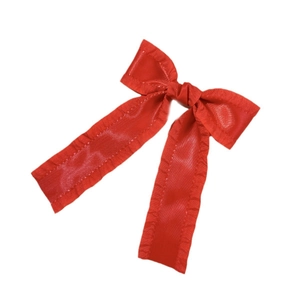 Barrette à cheveux en satin rouge avec bords volantés et longs rubans élégants