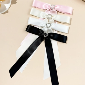 Set di fermagli per capelli in raso con cuori di cristallo in rosa bianco nero