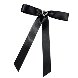 Elegante fermaglio per capelli a fiocco in raso nero con cuore di strass lucido