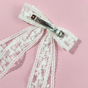 Elegante fermaglio per capelli in pizzo bianco con fiocco a nastro lungo ricamato
