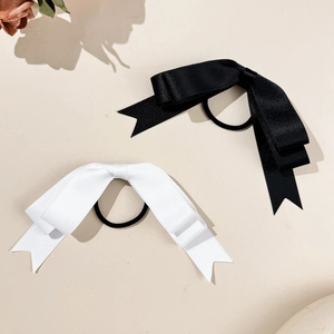 Detail of high-elastic black rubber band with premium triple-layered grosgrain bow hair ties