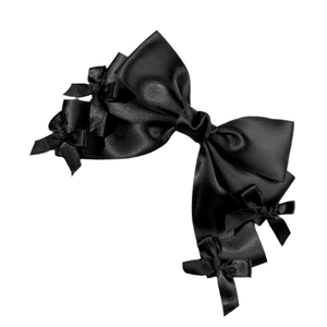 Pince à cheveux élégante en satin noir avec double nœud et longs rubans fluides