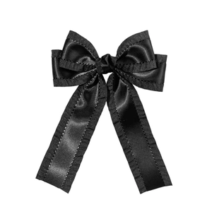 Pince à cheveux élégante en satin noir avec bords volantés et longs rubans pour femmes