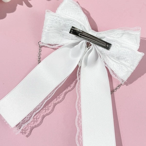 Pince à cheveux gothique en dentelle blanche avec rubans en satin et chaîne en métal