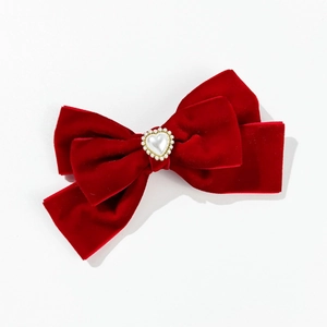 Elegante fermaglio per capelli in velluto rosso con perla a cuore in stile classico