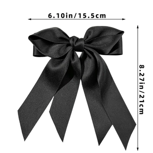 Détail du grand nœud papillon en satin noir avec rubans et dimensions indiquées