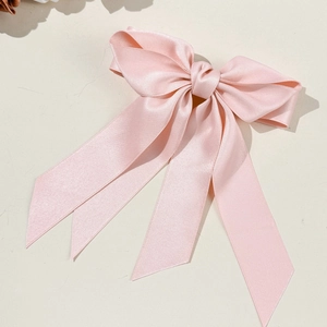 Pince à cheveux élégante avec nœud en satin rose et longs rubans en soie douce