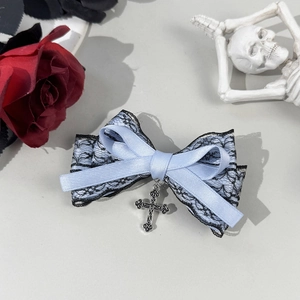 Pinza para el pelo gótica con lazo azul, encaje negro y colgante de cruz plateado