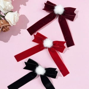 Eleganti fermagli per capelli in velluto con pompon bianchi nei colori rosso, nero e bordeaux
