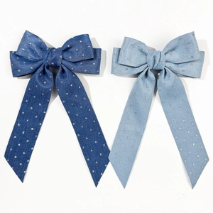 Barrettes à cheveux en denim bleu avec points argentés brillants et rubans élégants
