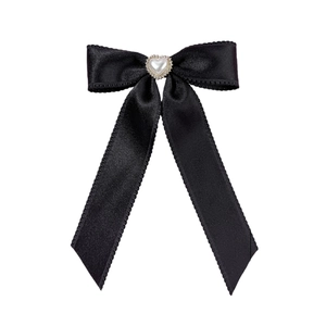 Pince à cheveux élégante en satin noir avec perle en forme de cœur et strass