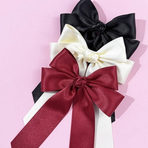 Lot de barrettes nœuds en satin avec roses et rubans longs en bordeaux, crème et noir chic