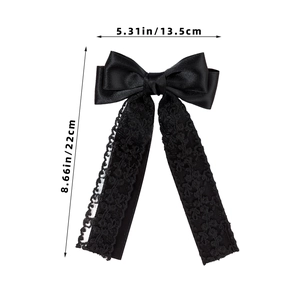 Dettaglio fermaglio con fiocco in pizzo dimensioni 13,5 cm e lunghezza totale 22 cm
