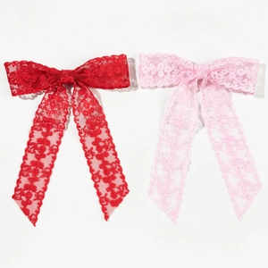 Fermagli per capelli in pizzo rosso e rosa con elegante ricamo floreale per donna su bianco