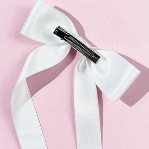 Elegante fermaglio per capelli a fiocco in raso bianco con nastri e clip in metallo