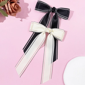Élégant lot de deux barrettes à nœuds en dentelle noir et blanc crème avec longs rubans