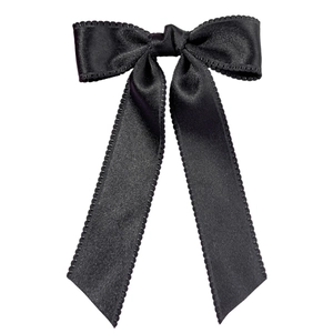 Barrette à nœud en satin noir avec bords en dentelle et longs rubans élégants